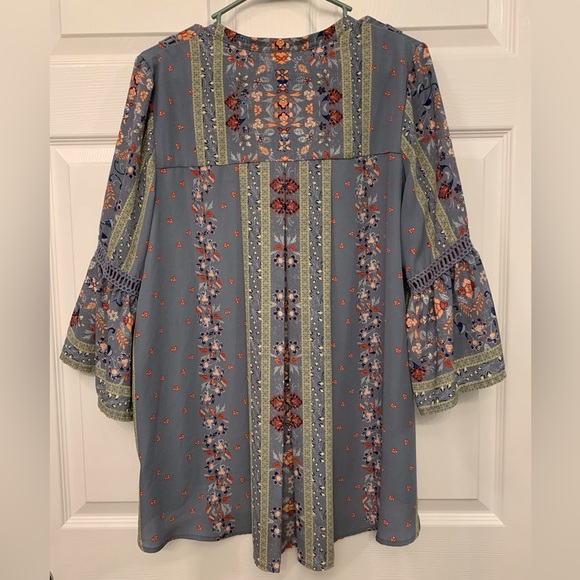 Knox Rose Size XL blouse. Flowy Boho style multicolor floral on blue background. - Picture 2 of 2